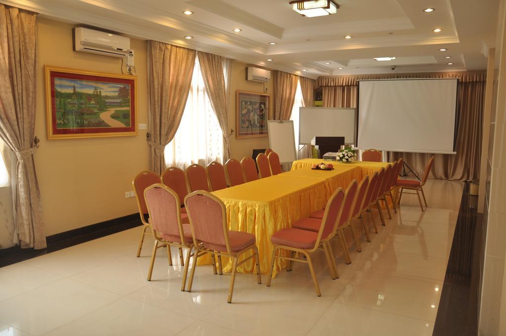 Golden Hill Hotel - Lashio Exteriör bild
