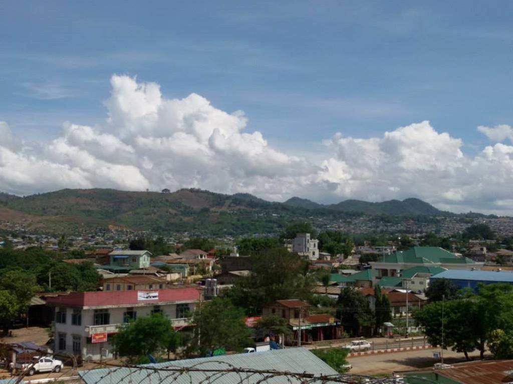 Golden Hill Hotel - Lashio Exteriör bild